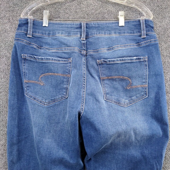 Time And Tru Women's Mid-Rise Cropped Jeans Blue Plus 16 Medium Wash Frayed - Picture 6 of 10